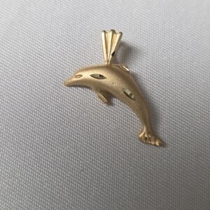 Elegant 14K Gold Dolphin Pendant